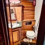 Oceania Boat Tour Hotel en barco