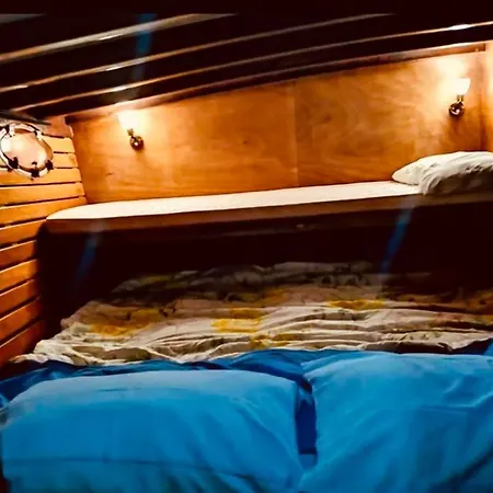 Oceania Boat Tour Båthotell *