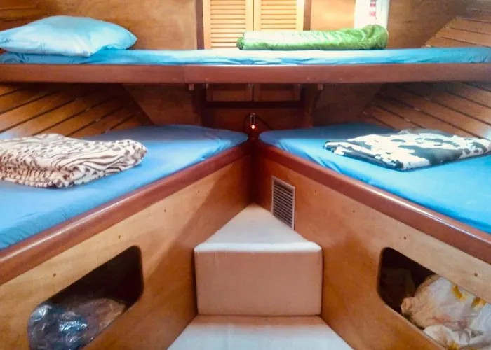 Botel Oceania Boat Tour